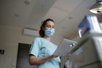 Bewerbung als Pflegehelferin und Pflegehelfer: Muster
