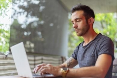 Bewerbung als Produktionshelfer: Muster-Anschreiben 2025