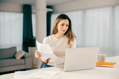 Welche Zeugnisse müssen bei der Bewerbung beiliegen?