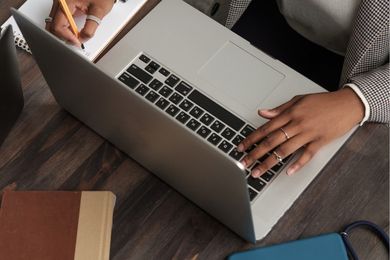 Wie schreibt man eine Bewerbung? Tipps, Vorlage & Muster